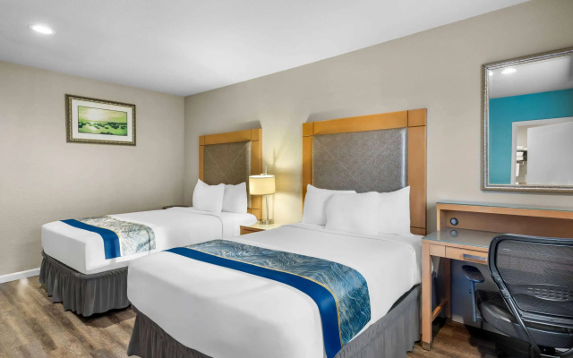 Howard Johnson by Wyndham Santa Cruz