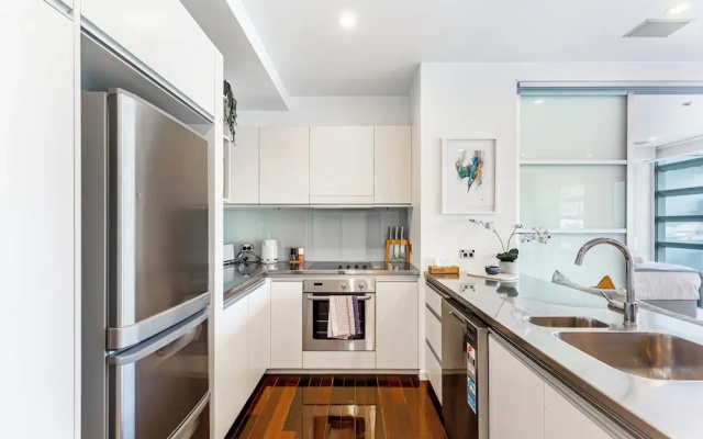 Beautiful harbour view apartment by Zodiak Stays