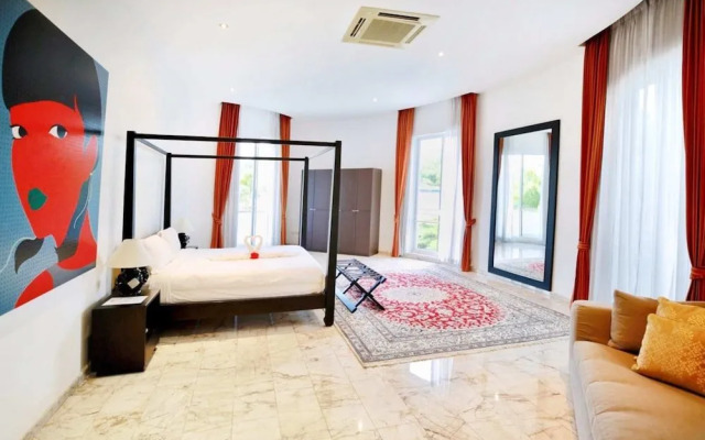 Thaillywood Luxury Palace Unique In Pattaya