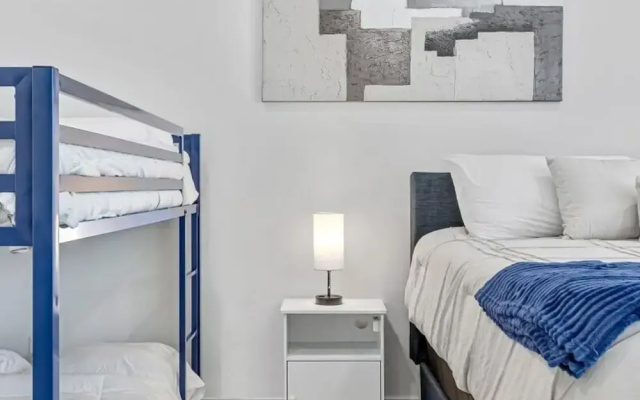 Luxury Urban Retreat Near Key Houston Locations