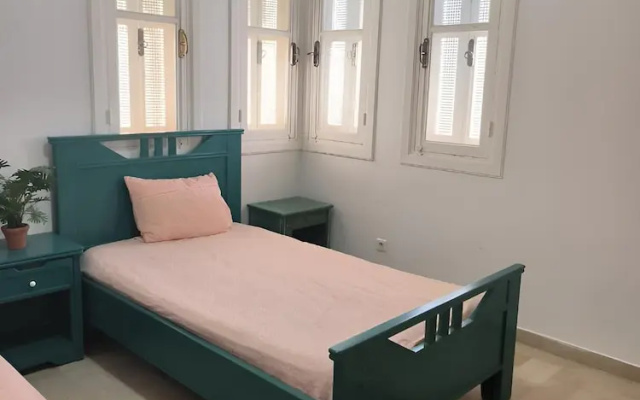 Yasmina Apartment in the Heart of the Tourist Area