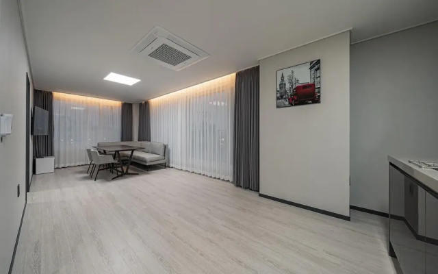 Busan Gijang Brown Dot