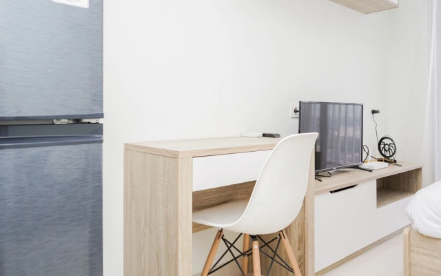 Comfort and Elegant Studio Apartment at Springwood Residence