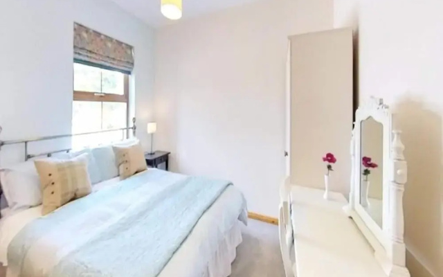 Double Room Ensuite Near Hillsborough Palaces