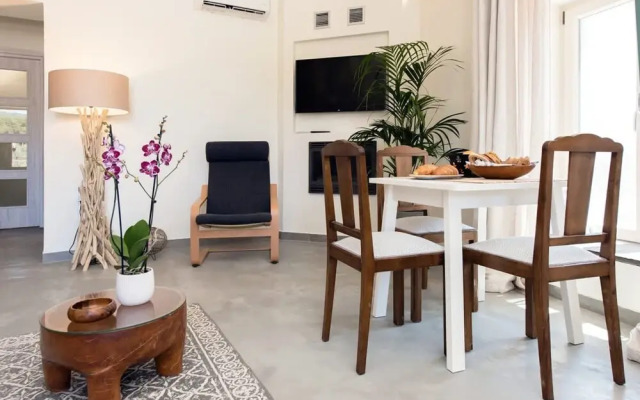 Iliopetra House 1 - Corfu Poolside Retreat