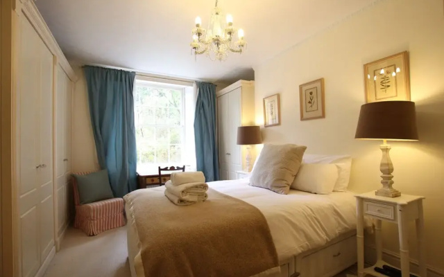 Charming & Spacious Garden Flat Close to the Clifton Triangle