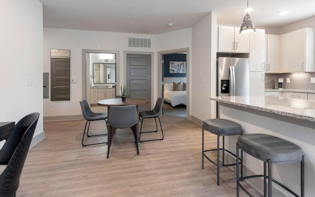 Landing Apartments Near Autumnwood
