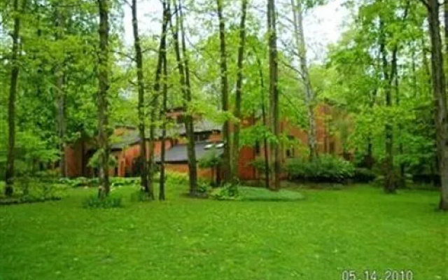 Whispering Oaks Bed & Breakfast