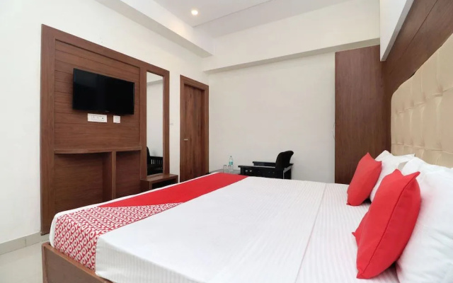 Oyo 18504 Hotel Safari