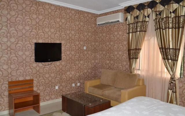 Gracious Hotel