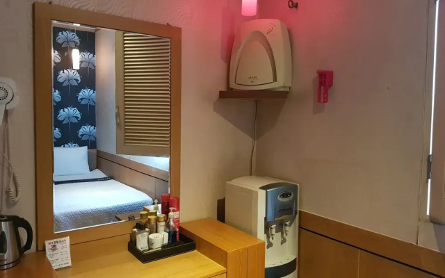 Biztel Ace Motel