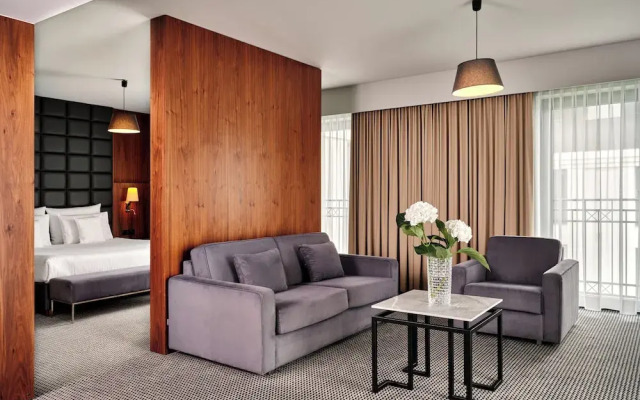 Heron Live Hotel