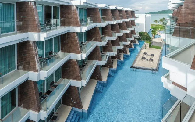 Ocean Breeze1BR Steps from the Sea C244
