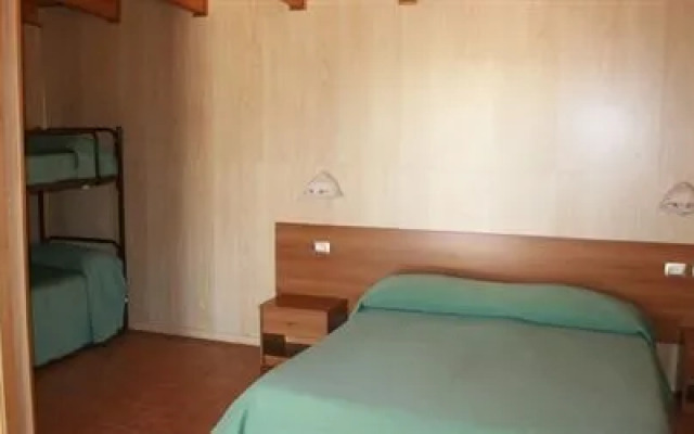 Hotel al 2000