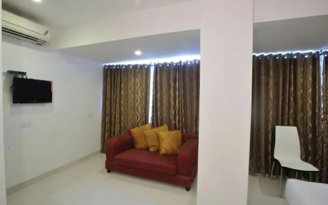 Signature Crest Chandavali
