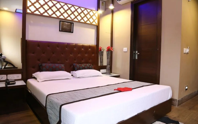 OYO 555 Hotel Mourya