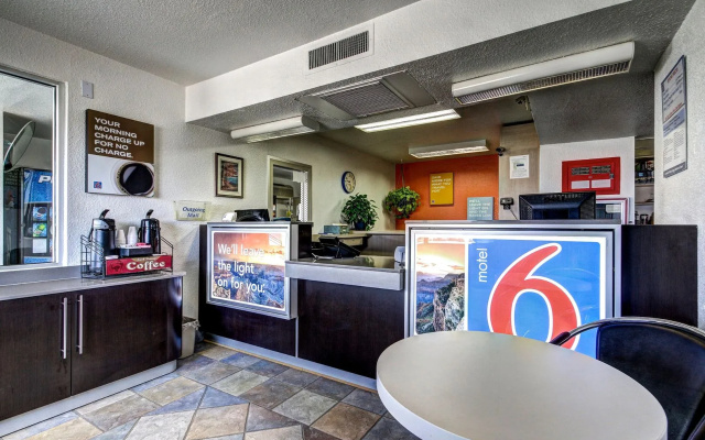 Motel 6 Wells