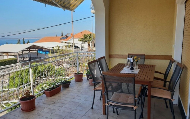 Spacious Apartment in Selce With Sea View