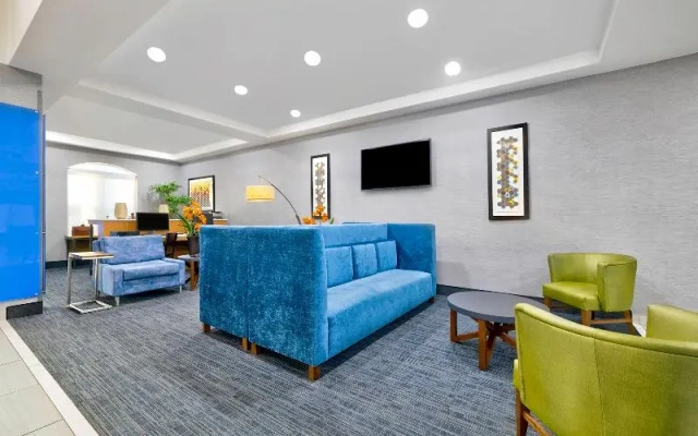 Holiday Inn Express Hotel & Suites Kansas City - Grandview
