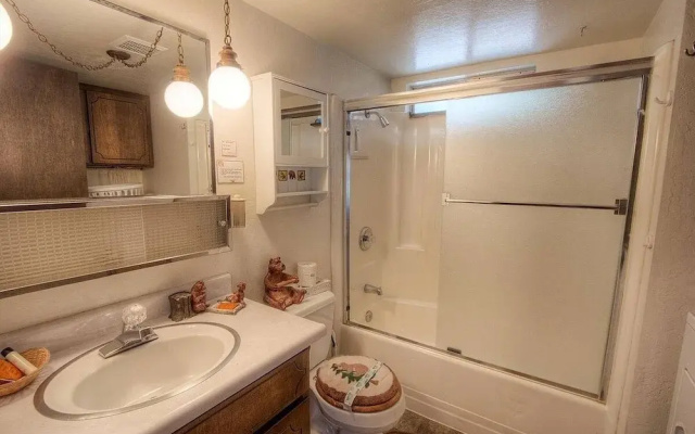Bambi's Bunkhouse 3 Bedroom Home by RedAwning
