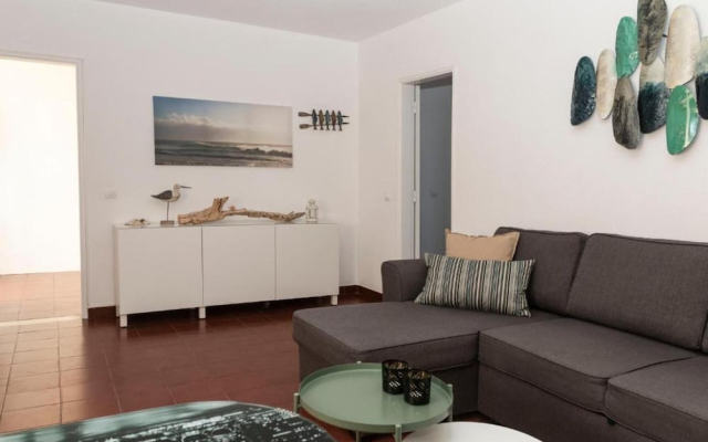 Stunning Olhos do Mar Apt, Albufeira