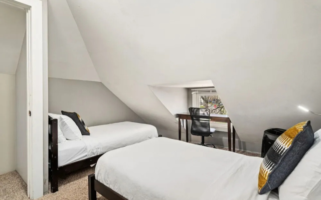 Historical Bungalow Near Csu & Old Town!