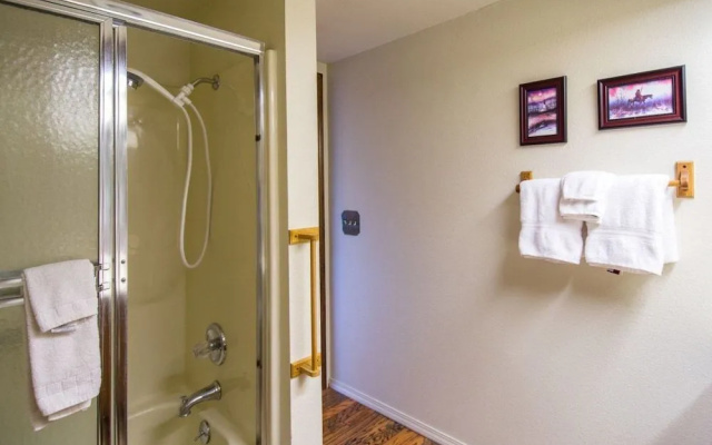 Country Club Condo