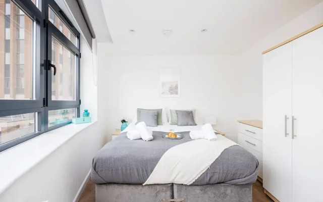 Modern 1 Bed Flat in Town Centre - Free Wifi