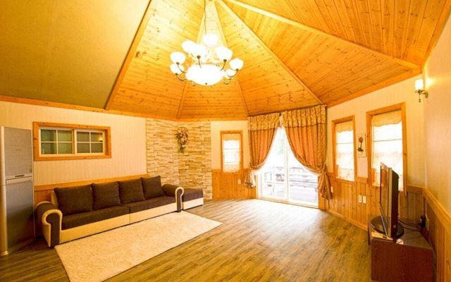 Gangneung Gyeongpo Awoolim Pension