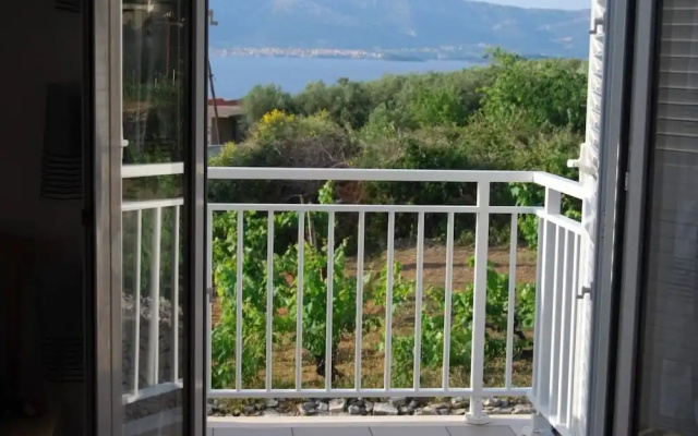 Krila - Cozy and Seaview - A1
