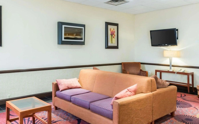 Clarion Hotel Somerset - New Brunswick