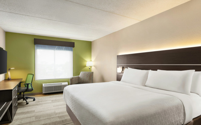 Holiday Inn Express Suites Live Oak