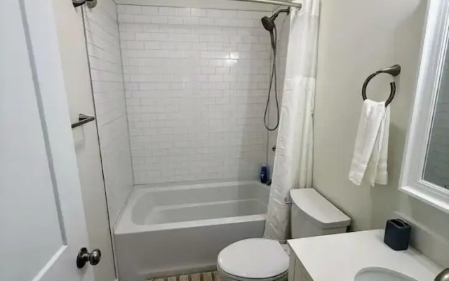 Newly Renovated 2 Bedroom - B