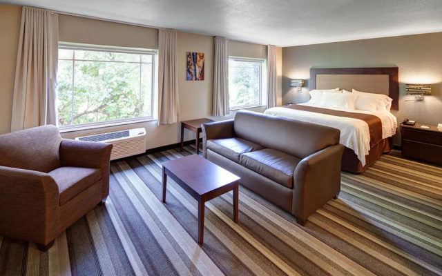 The East Avenue Inn & Suites