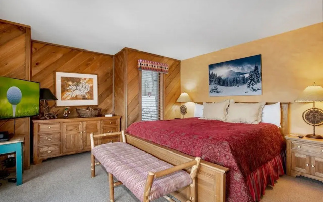 100 Ridgepoint 4 Bedroom Condo