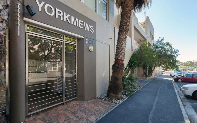 York Mews 14 by CTHA
