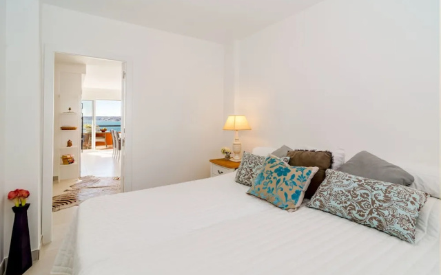 CP- Modern 3 bedroom apt frontline beach
