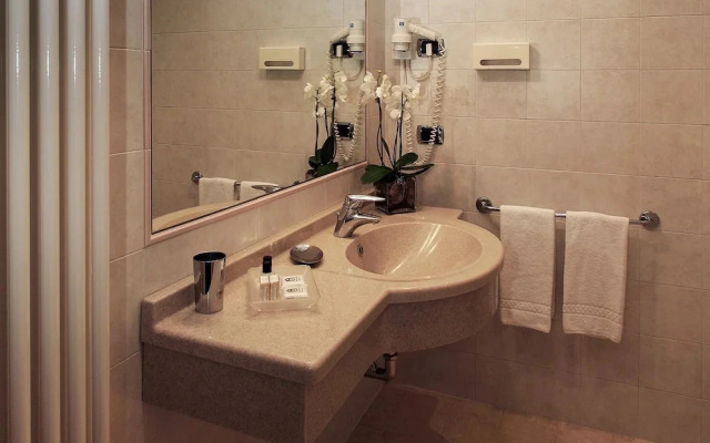 Astoria Residence