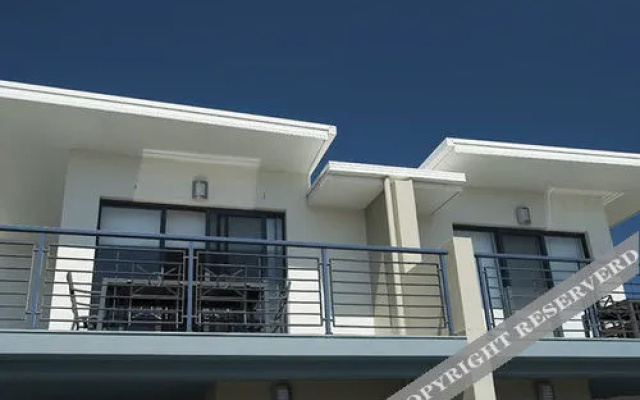 Mollymook Luxury Beachfront Apartment 3