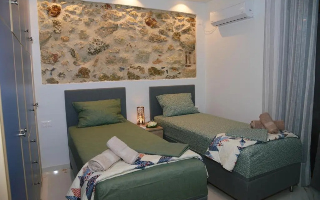 Neo Faliro train st. 2 bedrooms 4 pers. apartment