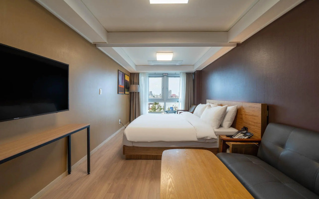 Chungchoho Best Hotel