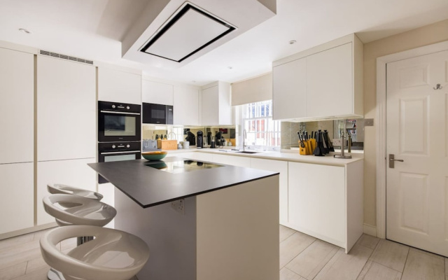 Prince Luxe 4 Bedroom House in Chelsea