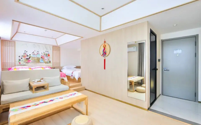 Holiday Inn Golden Hyatt (Yanji Yanbian University Department Store)