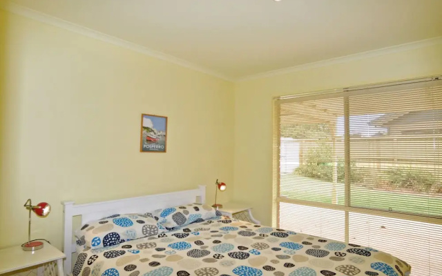Serrell BY THE SEA - Free Wifi - PET Friendly