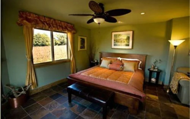Pearlessence Vineyard Inn