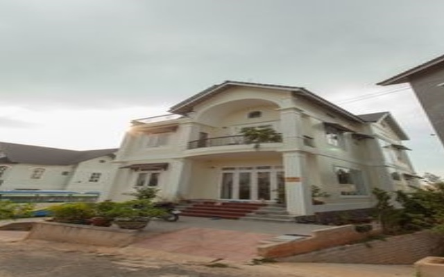 Отель Da Quy Villa Далат вид на фасад