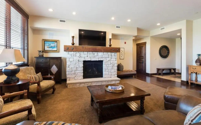 Silver Star #1104 - 2 Bed Condo