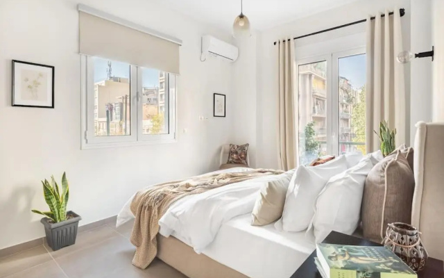 Stylish, 3-brdm Family Apartment near Acropolis!