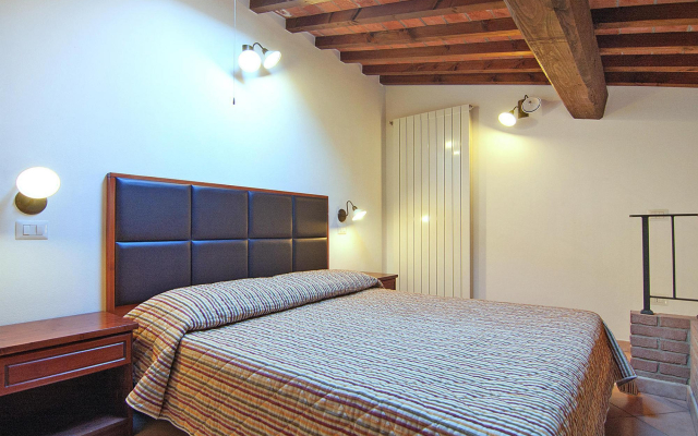 Apartment in Vada With Garden Furniture