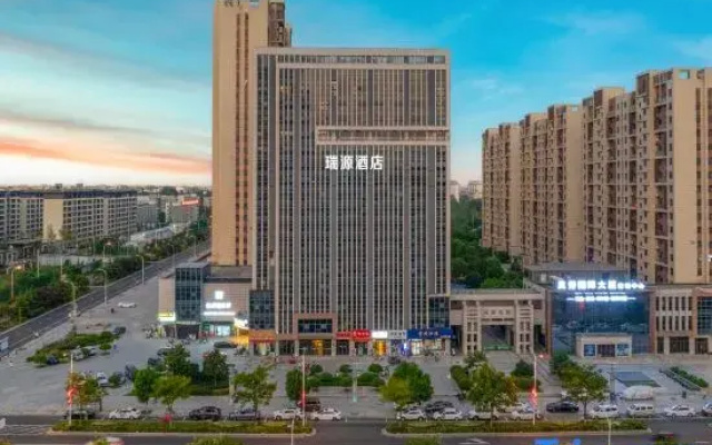 Ruiyuan Hotel (Luoshan Branch)